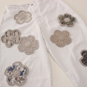 Beige bloemenapplicaties voor jassen en jeans, handgemaakte opnaaibare bloemenapplicaties, hippie patchwork jeans, gerecyclede denim bloemenapplicaties