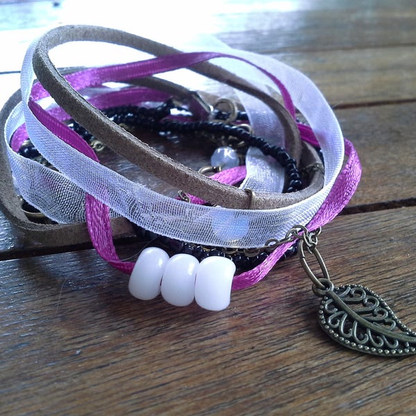 Bracelet multi-rangs rose noir marron et blanc