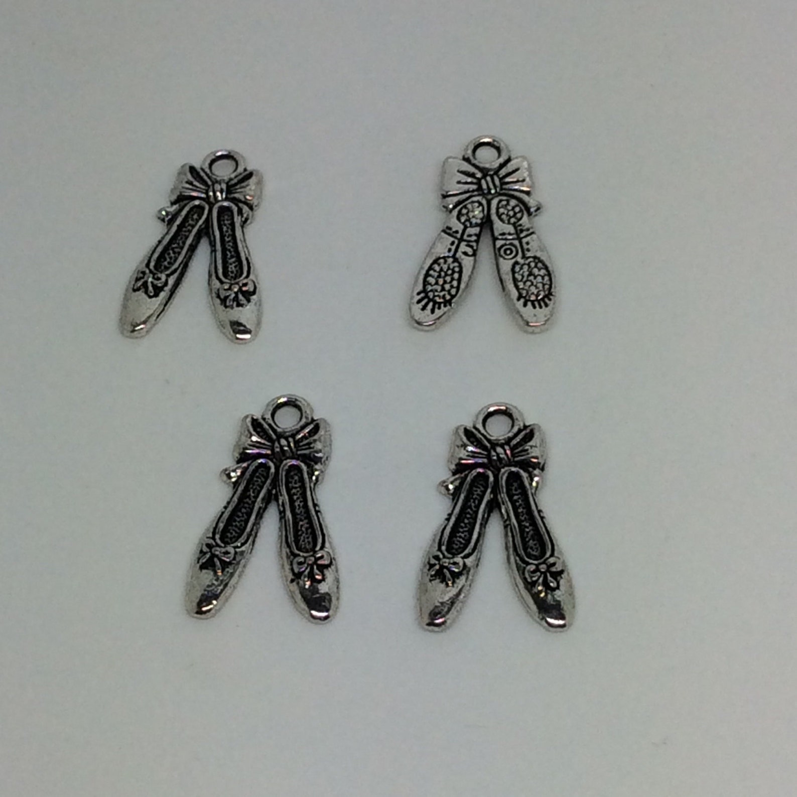 10 ballet shoes charms- 21x13 mm - antique tibetan silver tone- double sided charm- ballet theme ref. 482