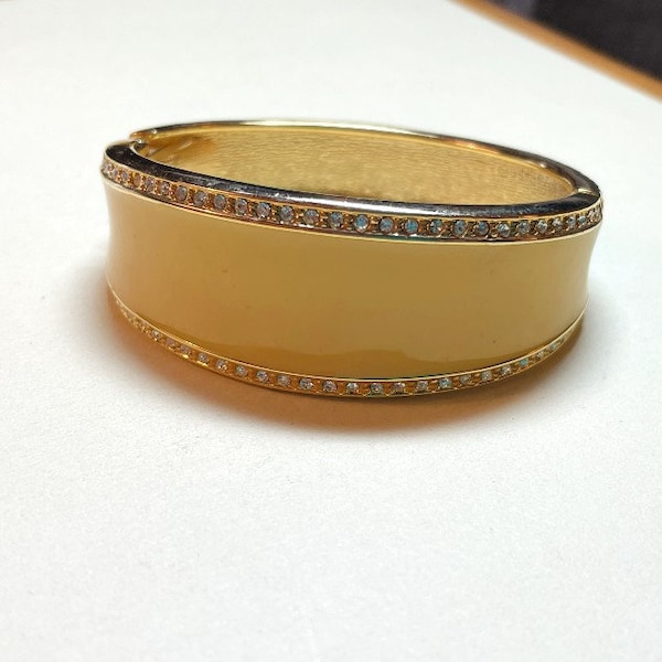 Vintage hinged clamper bangle bracelet with yellow enamel and clear rhinestones, goldtone metal, yellow bangle, gold bangle, 1980s  BR10246