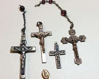 Five vintage Catholic items, four crucifixes, one little clip pin, goldtone and silvertone metal, cross lot  MI6308