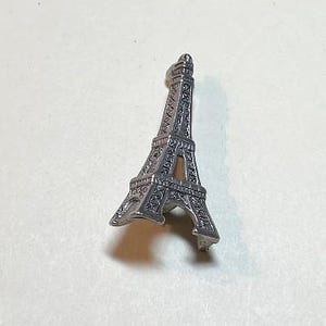 Vintage Eiffel Tower Paris France souvenir brooch, silvertone metal, dimensional Eiffel Tower, travel souvenir, P5228