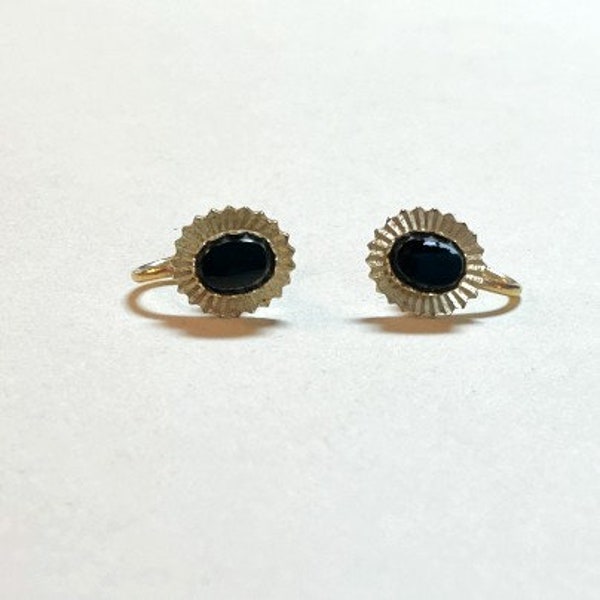 Vintage screw back earrings gold filled with black stone, oval, fluted setting, black earrings, gold earrings, 1950s-60s  E544