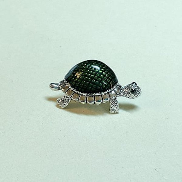 Vintage turtle brooch, silvertone with dark green enamel and black eyes, clutch back pin, turtle pin, scatter pin, PA498
