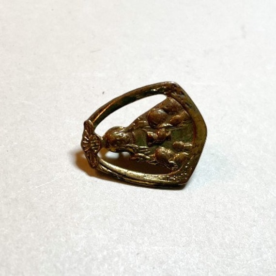 Vintage tiny Catholic medal brooch, goldtone meta… - image 4
