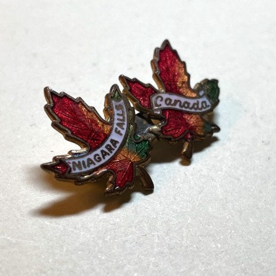 Vintage Niagra Falls Canada pin, goldtone metal w… - image 1