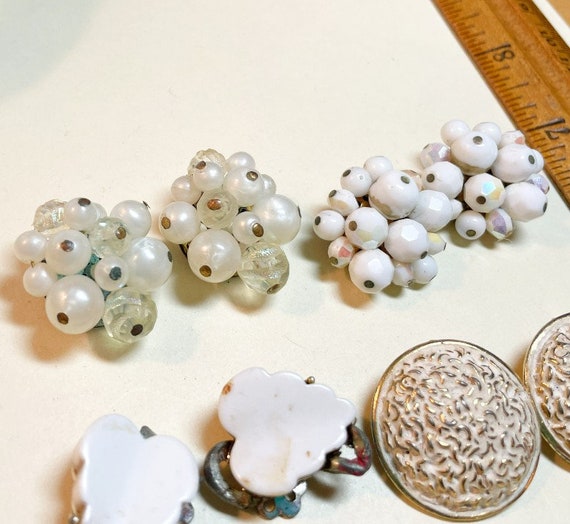 Five pairs of vintage white clip earrings, shabby… - image 2