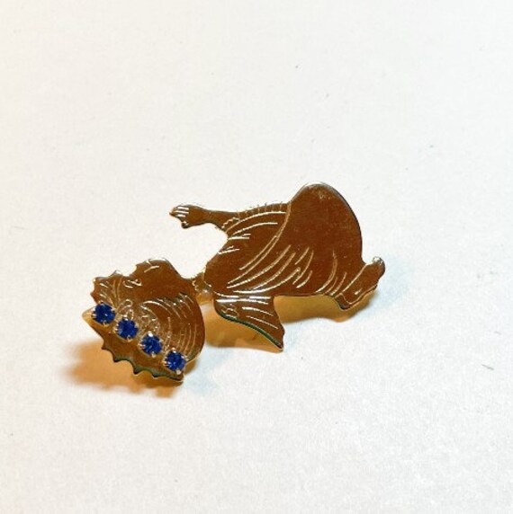 Vintage little praying angel pin with dark blue r… - image 4