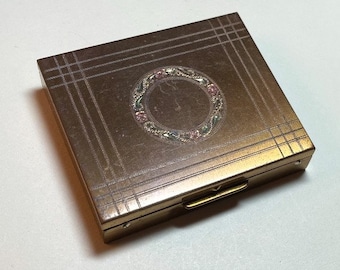 Vintage 50s Courting Couple Compact with Raised Floral Edges Unsigned Compact Mid Century Gold Tone Powder Compact with Mirror