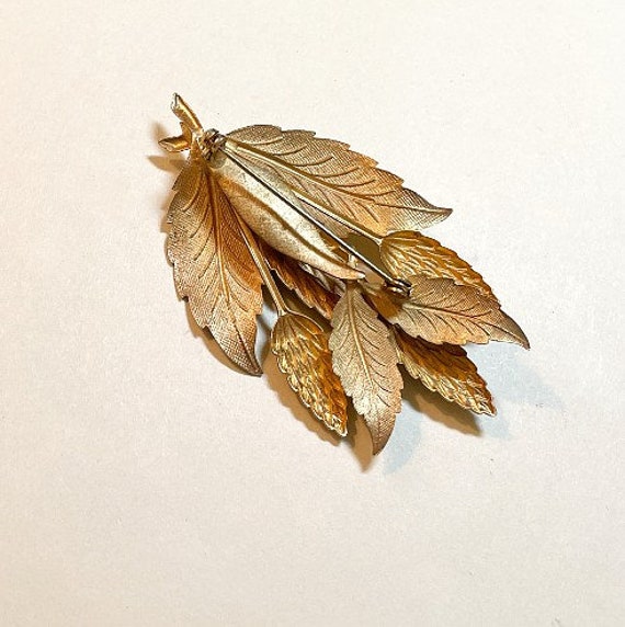 Vintage midcentury leaf brooch, goldtone metal, w… - image 5
