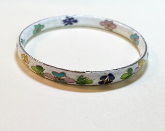 Vintage shabby enamel cloisonne bangle bracelet, goldtone metal, white with floral design, enamel bangle, cloisonne bracelet 1960s-70s B6162