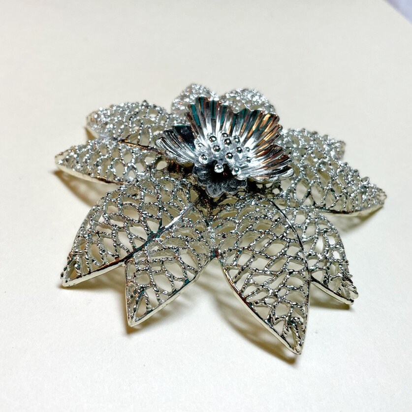EMMONS ヴィンテージ ブローチ Vintage Statement Flower Brooch From Emmons, Silvertone