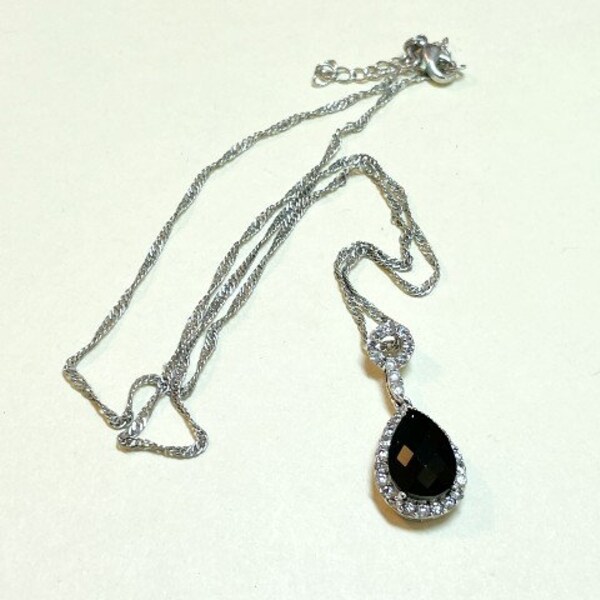 Vintage rhinestone Princess Di style teardrop pendant, silvertone metal, 18 to 20 inch chain, black center stone, clear rhinestones, NP11145
