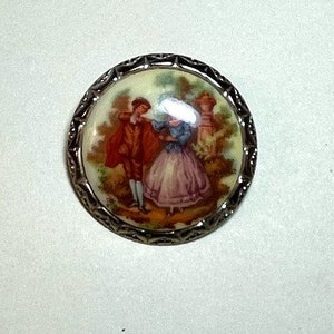 Vintage romantic courting Fragonard cameo, light goldtone metal, acrylic transfer cameo with courting scene, pastoral cameo, 1960s-70s  P351