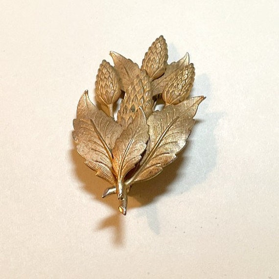 Vintage midcentury leaf brooch, goldtone metal, w… - image 4