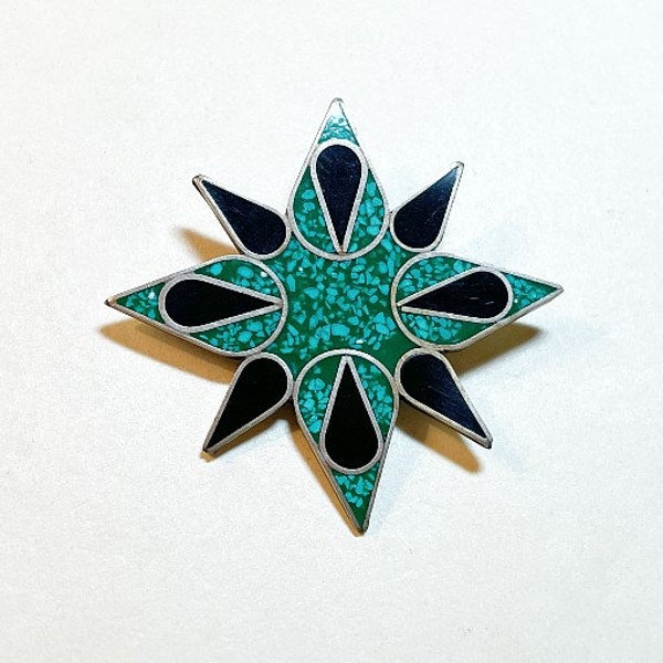 Vintage Mexico Alpaca star brooch with crushed green stone mosaic and black onyx, silvertone metal, pendant loop, 1970s-80s  P2126