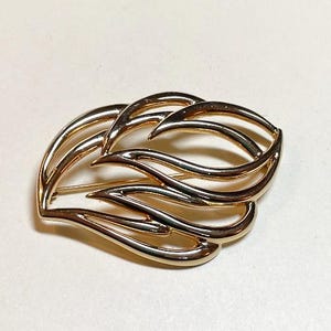 Vintage Monet modern leaf brooch, goldtone metal, openwork, gold leaf pin, vintage Monet jewelry, 1980s-90s  PF8162