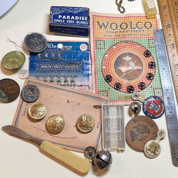 Mixed vintage craft supply lot, 18 pieces, oddities and doodads for your creations, snaps, buttons, wooden nickel, military, more  L3102