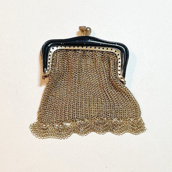 Vintage small mesh chaine maille purse, goldtone metal frame bag, MISSING STONE, black enamel, kiss lock, coin purse, 1920s-30s  MB3304