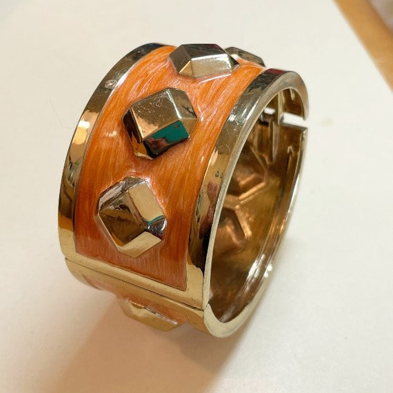 Vintage bold hinged clamper bangle bracelet with o