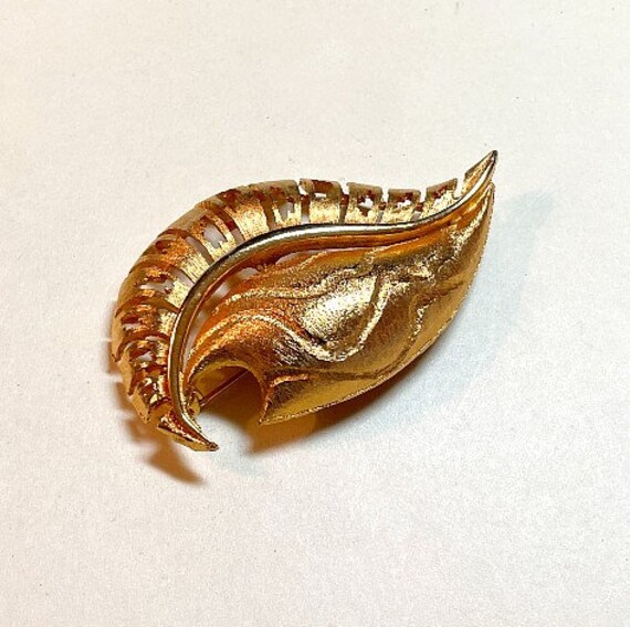 Vintage JJ Jonette leaf brooch, brushed goldtone … - image 4