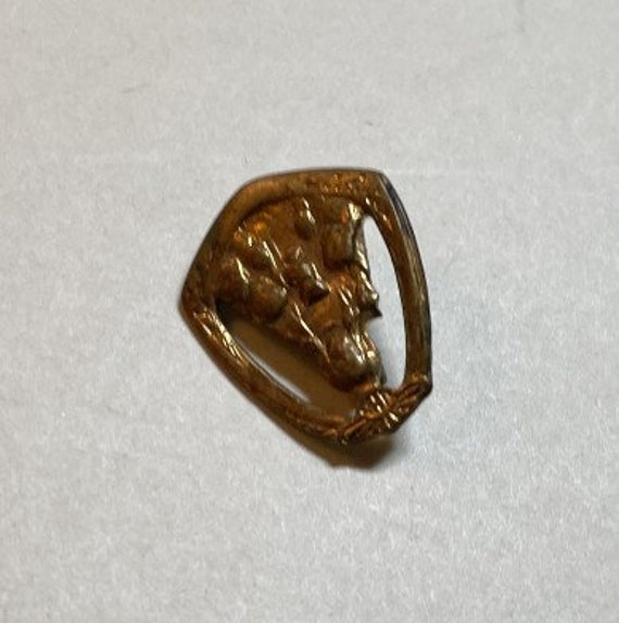 Vintage tiny Catholic medal brooch, goldtone meta… - image 3
