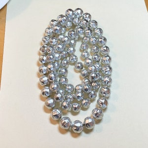 Vintage silver metallic plastic bead necklace, 48 inches long, plastic beads with string fused inside beads, long necklace, 1960s-70s NBL654