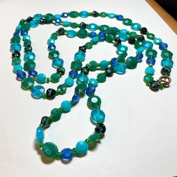 Vintage blue and green plastic bead necklace, 50 inches long, faceted plastic disk beads, long necklace, blue necklace, 1960s-70s  NBL1261