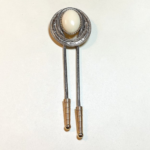 Vintage bolo style brooch, silvertone metal, beige plastic cabochon, goldtone tips, western brooch, southwestern pin, 1970s-80s  P523