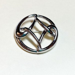 Vintage circle brooch from Monet, silvertone metal, tailored, modernist brooch, Monet silver brooch, Monet pin, 1980s  P7164