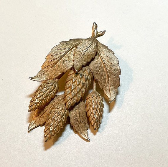 Vintage midcentury leaf brooch, goldtone metal, w… - image 1