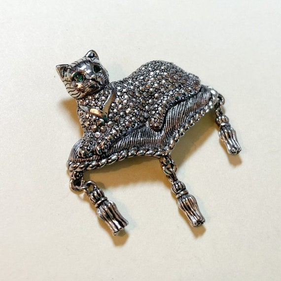 Vintage cat brooch from Avon, Regal Cat, silverto… - image 2