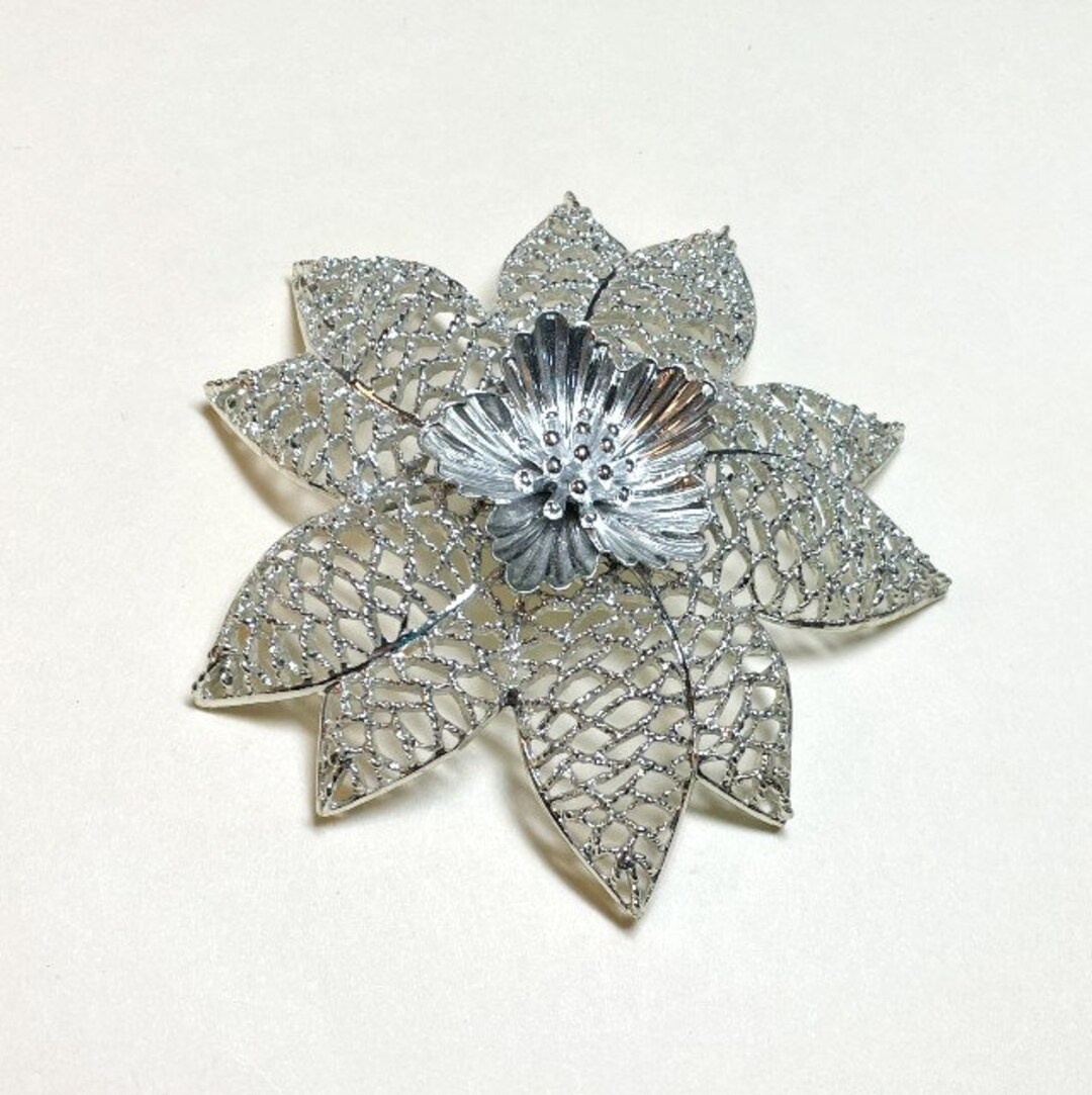 【Sinoon】 Round Floral Brooch Clear Rhinestone Silver Tone Floral Brooch - Etsy