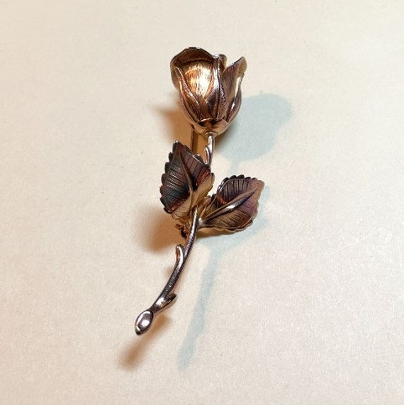 Vintage gold rose brooch from Giovanni with light… - image 2