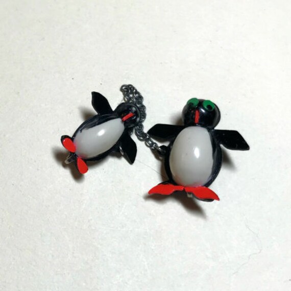 Vintage plastic brooches shop