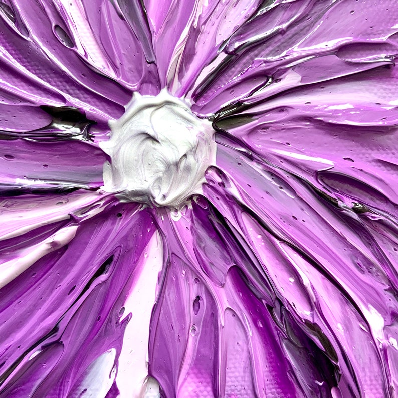 3D Flower Painting: Impasto Textured Purple Floral Artwork (5x5 canvas) bild 7