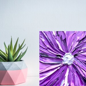 3D Flower Painting: Impasto Textured Purple Floral Artwork (5x5 canvas) bild 3