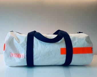 KLEINE Upcycled Sail Cloth Duffle Bag Personalisierte Sport Duffel Bag Reise personalisierte Geschenk für Ihn Geburtstagsgeschenk für Sie Cabin Umhängetasche