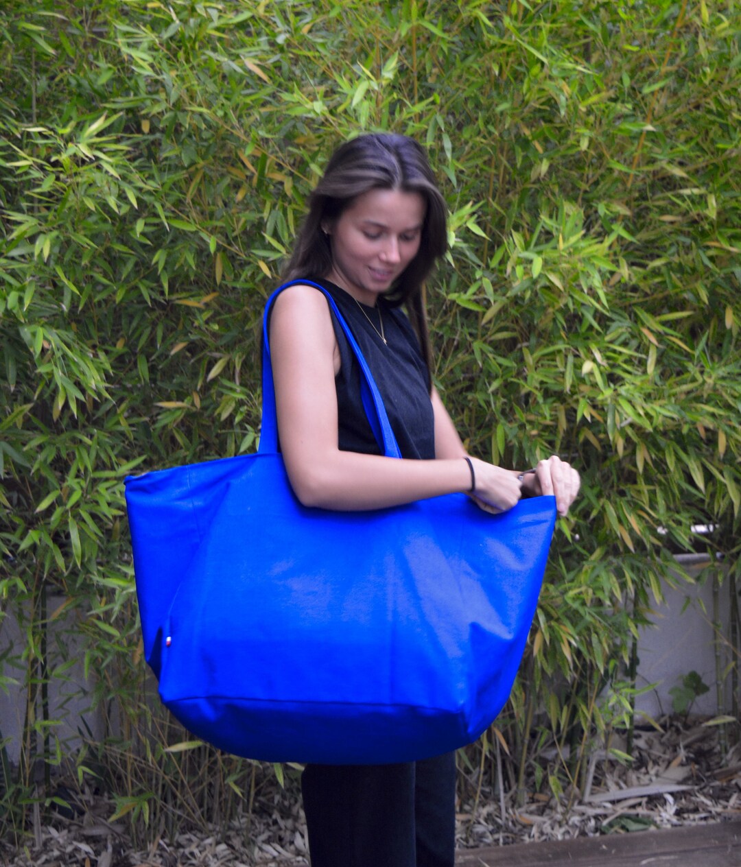 ★TOUT Y EST★ Giant Bag Blue PB22DAB584 Amazon.com: BANG&CARSEN Extra Large Beach Tote Bag With Hard