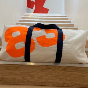 Große Upcycled Segeltuch quadratischer Seesack personalisierte Zero Waste Sport Duffel Bag Reisetasche personalisiertes Geschenk