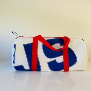 KLEINER Upcycled Segeltuch Duffle Bag personalisierter Zero Waste Sport Duffel Bag Reisetasche personalisiertes Geschenk