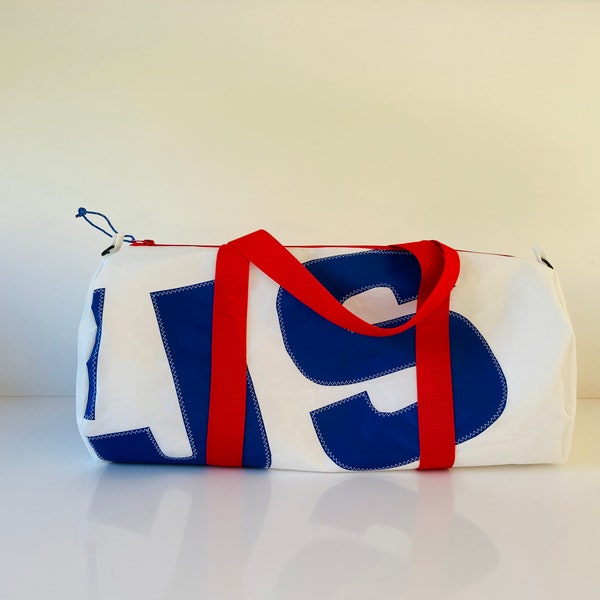 SMALL Upcycled Sail Cloth Duffle Bag Personnalisé Zero Waste Sports Duffel Bag Travel Bag Cadeau personnalisé