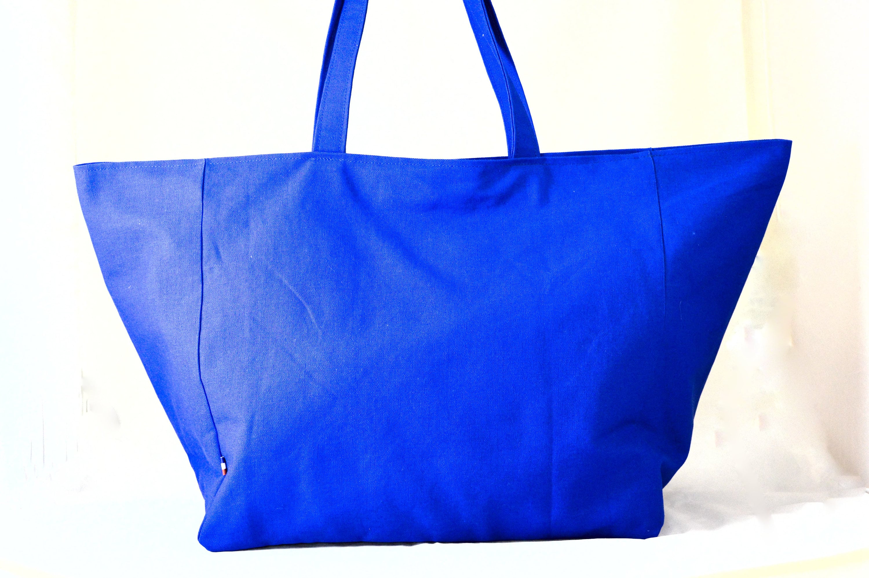 ★TOUT Y EST★ Giant Bag Blue PB22DAB584 Amazon.com: BANG&CARSEN Extra Large Beach Tote Bag With Hard
