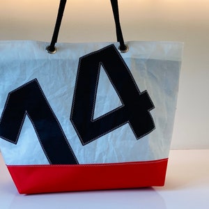 Gepersonaliseerde strandtas geüpcycled zeildoek draagtas Custom Number Sail TravelBag Reclaimed Woman Gepersonaliseerd cadeau voor haar unieke schoudertas