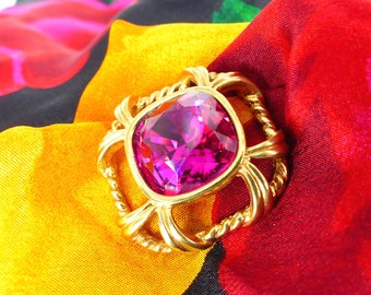 Magnetic scarf pin brooch. Gorgeous hot pink fushia faceted center surrounded by brilliant roped gold. Silk covered back button.