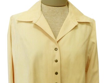 Super soft shirt jacket in a french vanilla creamy yellow. Brass snap button front & cuff. Fitted darts front and back.