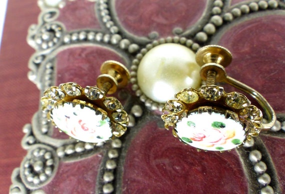 Sweet little antique Coro Enameled Rose Earrings.… - image 4