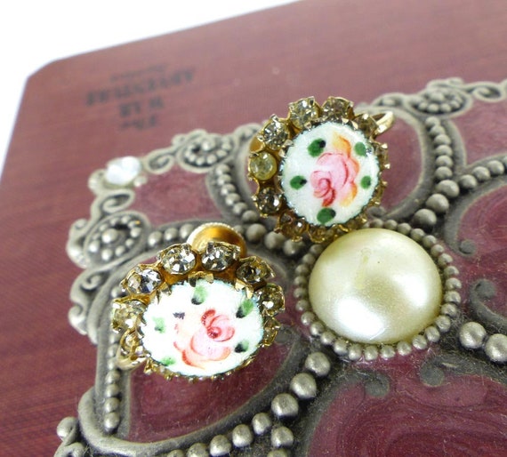 Sweet little antique Coro Enameled Rose Earrings.… - image 2