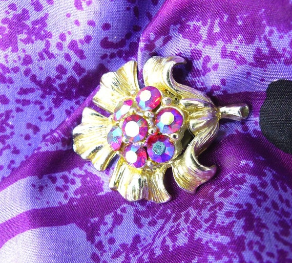 Magnetic Brooch or Scarf Pin Mag TAK . Vintage Raspberry
