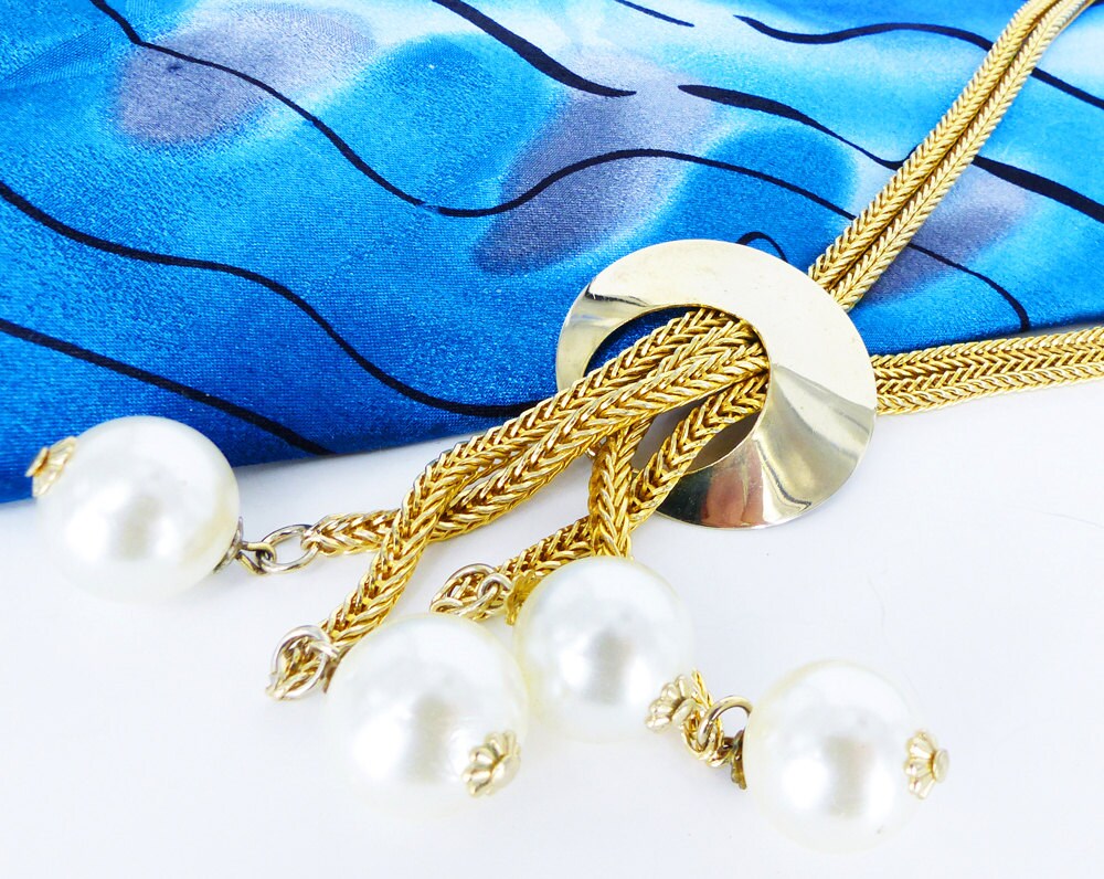 Vintage Old Hollywood Glam Modern Pearl and Gold Chain